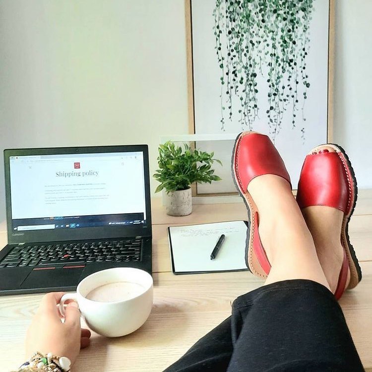 ZorianaStore's tweet photo. Break free from the monotony of work and let your feet do the talking with these eye-catching red sandals!

Visit our website to order a pair today!

#sandals #avarca #menorca #red #leather #handmade #Spain #shoes #zoriana #zorianashoes #womenfashion
#trendingsandals #sandalia https://t.co/CIQsBmuEYN