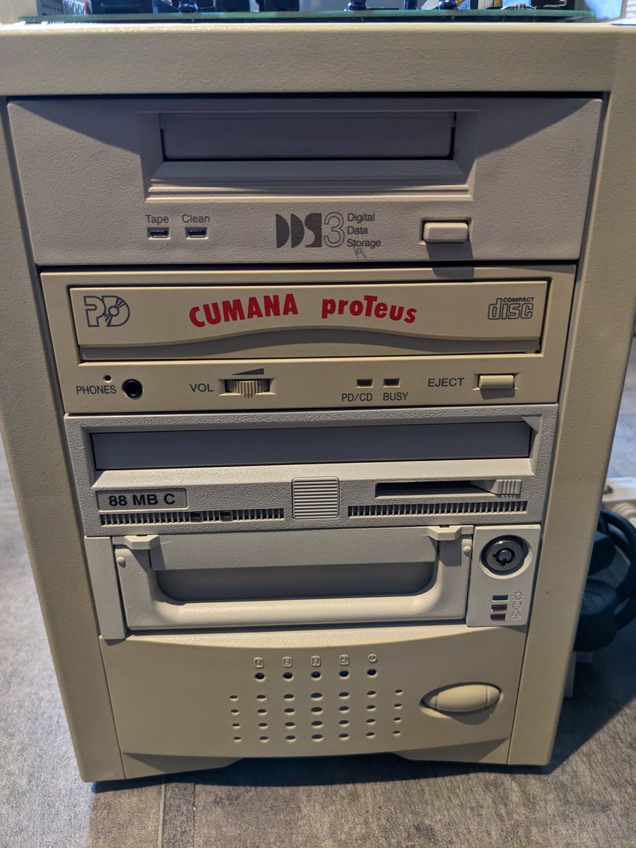 LinuxJedi's tweet image. A big box of #Acorn #RiscPC SCSI things just turned up at my workshop. I'd say "Oddware" but I don't want to take away from @lazygamereviews' trademark phrase.
Might be a few weeks before I get to play with this stuff properly. But I look forward to trying it out.