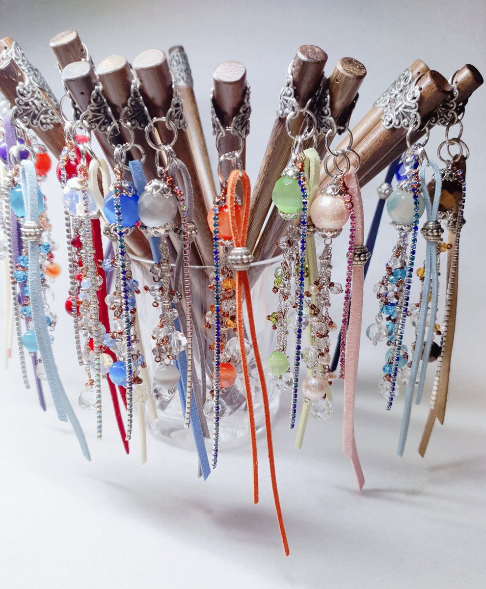 Rt^☆☆☆☆☆^여름이벤트
팔로워하신분중~~🎁🎁🎁
사랑에 힘입어 한번더🌟🌟🌟
🌟8월말일에 한 분께 아래 첫번째 사진속  비녀를 안깁니다❤️♥️❤️
🌟전설의 스틱비녀 다섯분께🔥🔥🔥
이전 이벤트랑 같이 합쳐서 진행합니다
❤️커미션 테마비녀 진행합니다 커미션 진행시~스페셜원플원 두분한정🌟