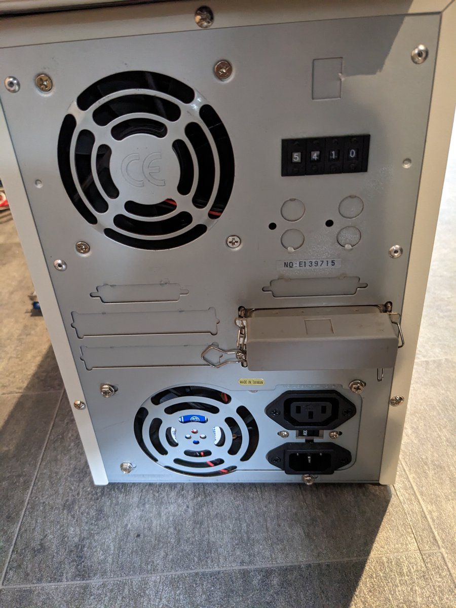 LinuxJedi's tweet image. A big box of #Acorn #RiscPC SCSI things just turned up at my workshop. I'd say "Oddware" but I don't want to take away from @lazygamereviews' trademark phrase.
Might be a few weeks before I get to play with this stuff properly. But I look forward to trying it out.