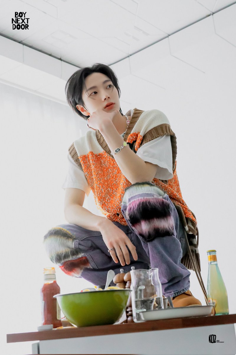 boynextdoor_w's tweet photo. #BOYNEXTDOOR 1ST SINGE ALBUM WHO CONCEPT PHOTO BEHIND SKETCH https://t.co/Dt6KNITJWY