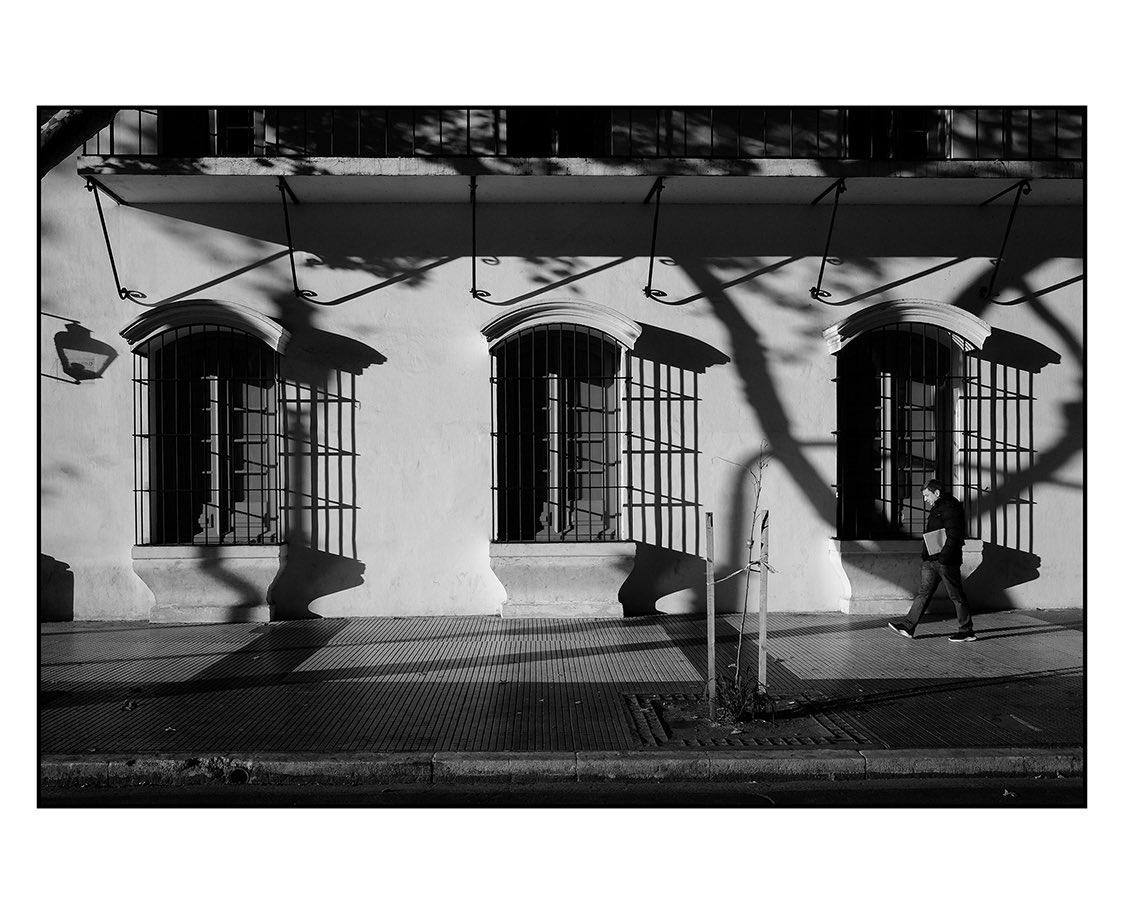 GM photolovers!! 📷🫶

| Sun & shadows IV |

#FujiRecipe #Xtrans #NewRecipe #SOOC #Monochrome #Fujifilm #Fuji #streetblackandwhite   #blackandawhitephotography #blancoynegro #outdoors #Fujix70 #PictureFrame #Architecture #buenosaires #argentina #windows #shadows
