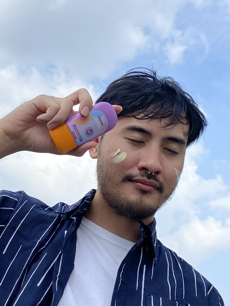 itsmybase's tweet photo. Yuk pakai Sunscreen yang bisa bantu lindungi kulit kamu dari UVA, UVB dan Blue Light dengan BASE Natural Sunscreen SPF 50 PA +++ ๐
#BASESunscreen #itsmybase #vegansunscreen https://t.co/VEKh37go9w