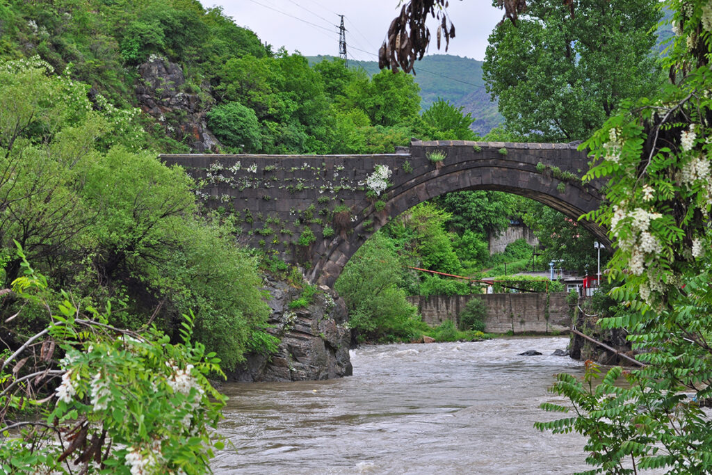 godebedcanyon's tweet photo. Whether you are an architecture enthusiast, a history buff, or simply a curious traveler, the Sanahin Bridge is  an inspiring attraction that offers a glimpse into the remarkable world of medieval Armenian engineering. 
More: https://t.co/jG9FEy73SN #alaverdi #debedcanyon #lori https://t.co/gJW9nhClfH