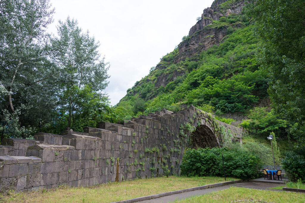 godebedcanyon's tweet photo. Whether you are an architecture enthusiast, a history buff, or simply a curious traveler, the Sanahin Bridge is  an inspiring attraction that offers a glimpse into the remarkable world of medieval Armenian engineering. 
More: https://t.co/jG9FEy73SN #alaverdi #debedcanyon #lori https://t.co/gJW9nhClfH