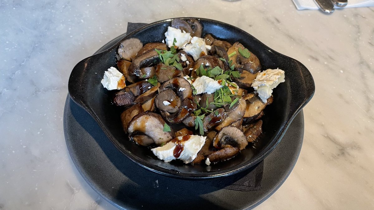 We have £200 worth of vouchers to spend in @PizzaExpress. 

Kicking off with garlic mushrooms.