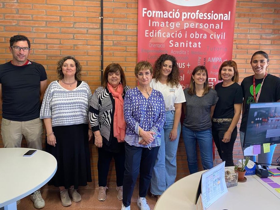 🔴 Iniciativa pionera a Lleida de l'Institut <a href="/TorreVicens/">Institut Torre Vicens</a>  de la capital del Segrià en qüestions de salut mental

👉 L'Institut fa una tasca d'acompanyament emocional a l'alumnat, en un entorn on poden estar més oberts a compartir les seves inseguretats

ccma.cat/catradio/direc…