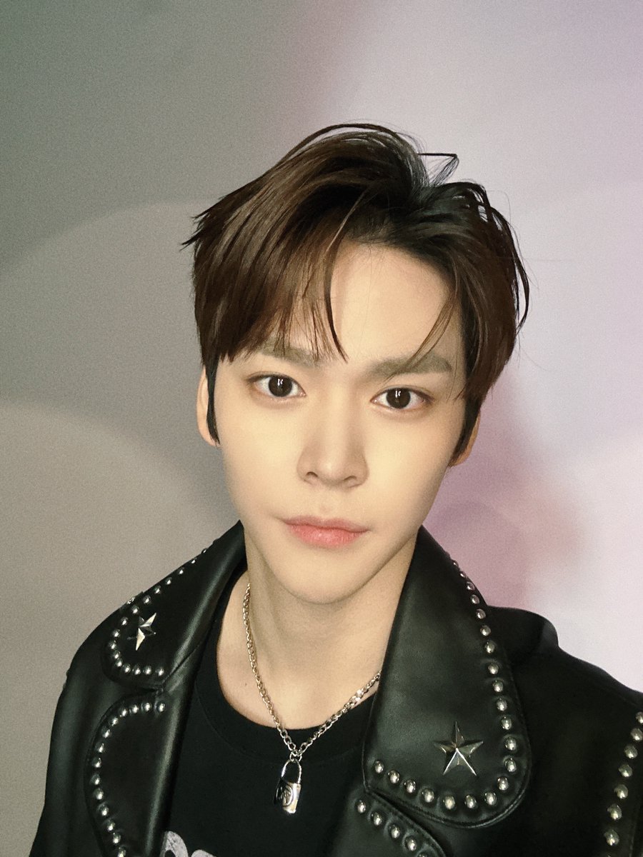 smrookies's tweet photo. [은석] 안녕하세요 은석입니다~!!
오랜만이죠 잘지내셨나요? 전 잘지내고 있었어요😆
SMROOKIES를 하면서 많은 일들이 있었는데
다시 돌이켜 보면 처음 경험해 보는 것도 많았고, 저에겐 아주 특별한 추억이자 저를 한층 더 성장 시켜준 뜻깊은 시간들이었던 거 같아요

#EUNSEOK
#SMROOKIES #SR22B https://t.co/vcDczGHAWB