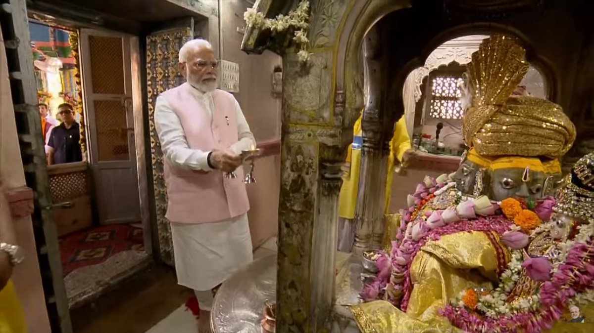 rpbreakingnews's tweet photo. मरुधरा में पीएम मोदी, ब्रह्मा मंदिर में की पूजा-अर्चना
@narendramodi @PMOIndia @BJP4Rajasthan
#RajasthanWithBJP #BJP #PMModi
#PMModiinRajasthan #PMModiinAjmer #PMModiPushkarVisit #Rajasthan #RajasthanPatrika https://t.co/iDVqRjoQ5m