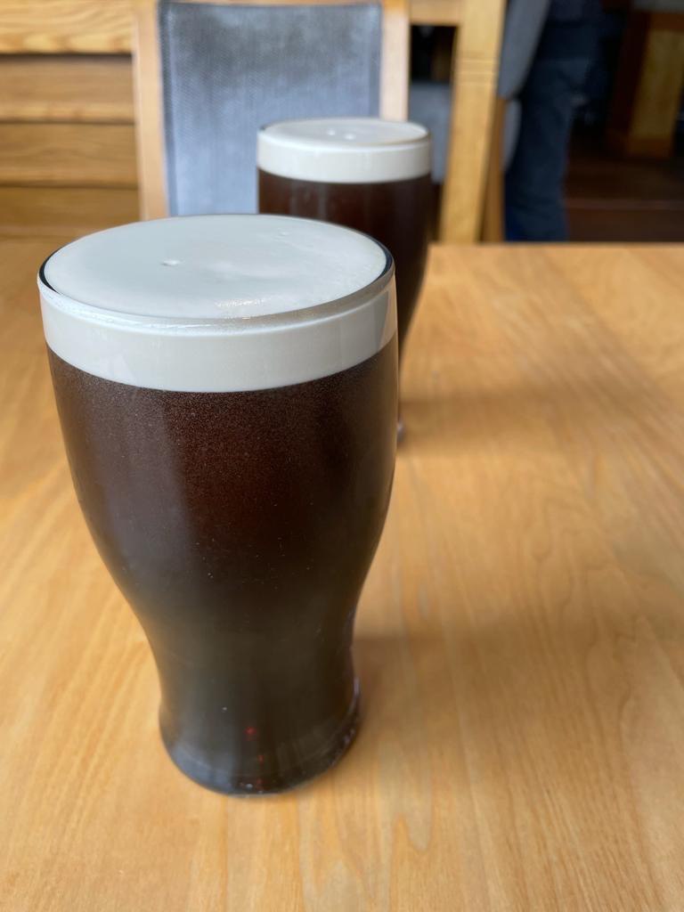 Following a 5 hour drive, the boss has made it to @NewtonAbbotRace 

Only one way to calm the nerves! Having a cheeky Guinness! 

Not too long to go! Who's excited?! 🥳

#HorseRacing #HorseRacingTips #racingclub #NewtonAbbot #carrigeenkampala