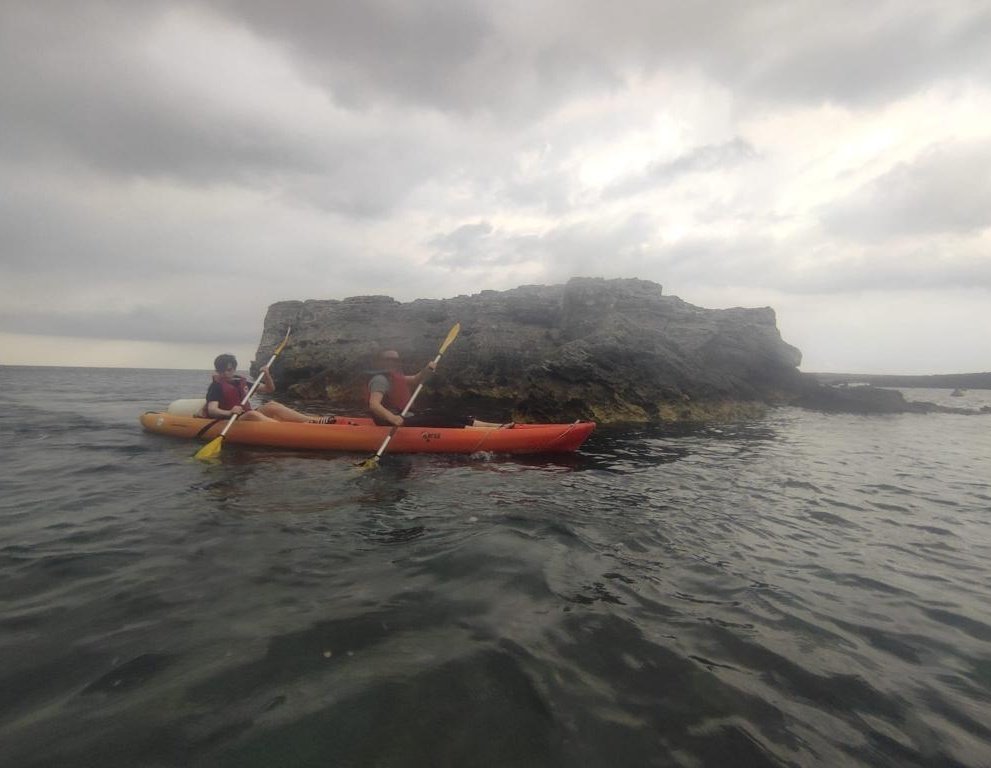 Oh, I do like to be beside the seaside..... especially when the water's black as tar and our heads are all blurred like in the beginning of a horror story 🥰🥰 ❤️ ☠️ #familyholiday