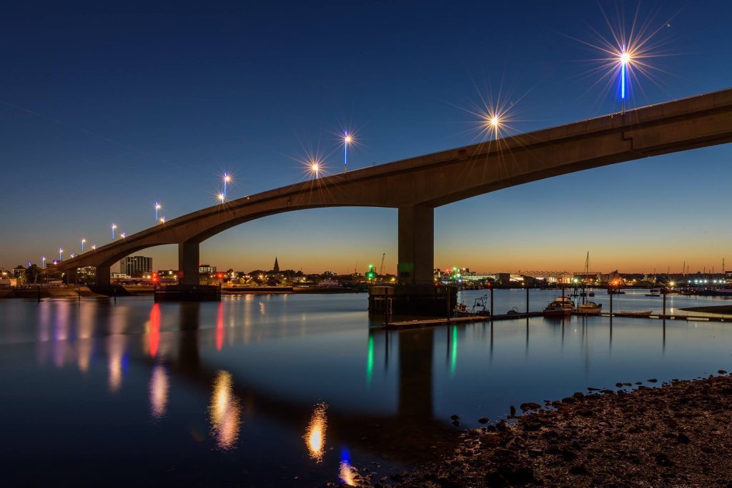 HistoricalSoton's tweet photo. #OnThisDay in 1977, the Itchen Bridge was officially opened to pedestrians for public inspection. It opened to traffic the following day.
It replaced the Floating Bridge service which had been in operation across the River Itchen since 1836.
πΈ: @dailyecho https://t.co/CIFbVMIGpY
