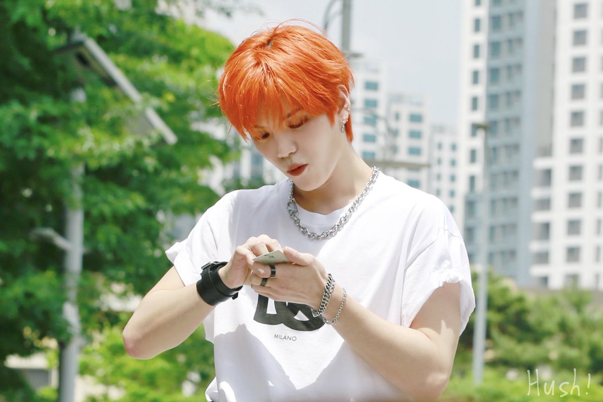 hush_514's tweet photo. 230530 더쇼 일일팬매
-
일등상 나온 주 알았어🥸
#계현 #gyehyeon #베리베리 #verivery https://t.co/e0J6HjiJLg