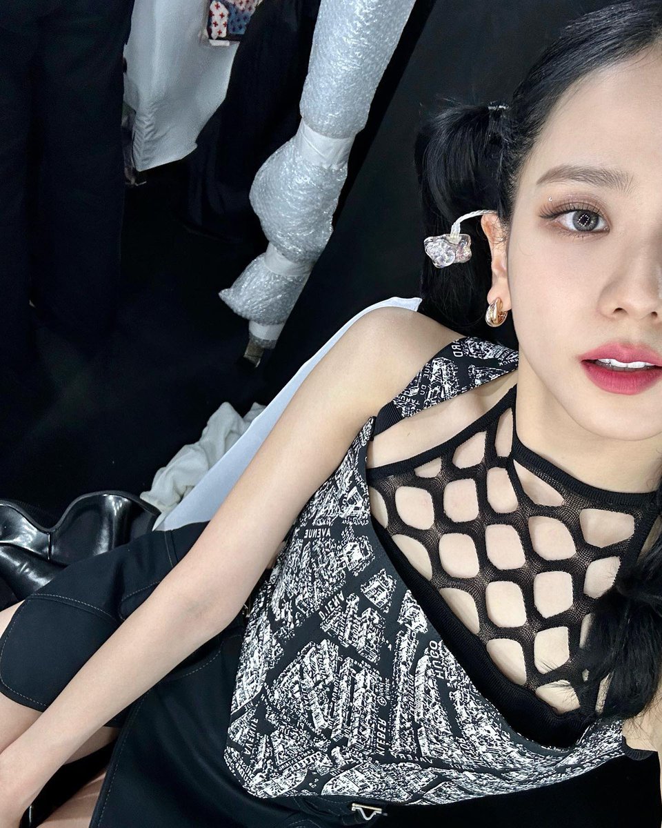 jenniesrenes's tweet photo. jisoo ig update! https://t.co/ZBiAYJLsxm