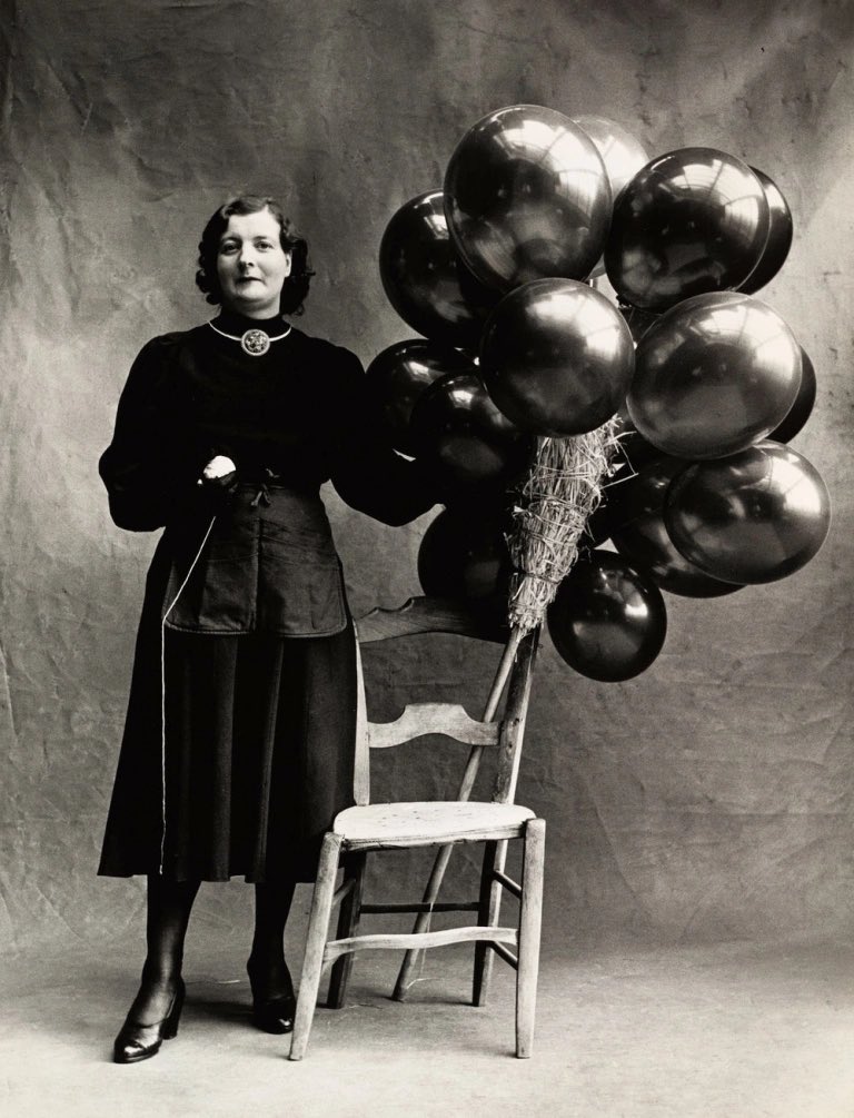 Marchande de Ballons, Paris (1950) Photo by Irving Penn #photography #blackandwhitephoto