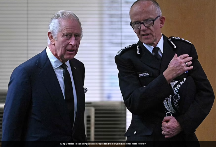 nomoremonarchs's tweet photo. Why don't the police investigate the alleged criminal #saleofhonours like the Covid inquiry, and ask for WhatsApp messages, diaries & other communications between Charles Windsor & his top aides?
#PrincesFoundation #cashforaccess #powercorrupts #NotMyKing https://t.co/tIVXPEdQYr