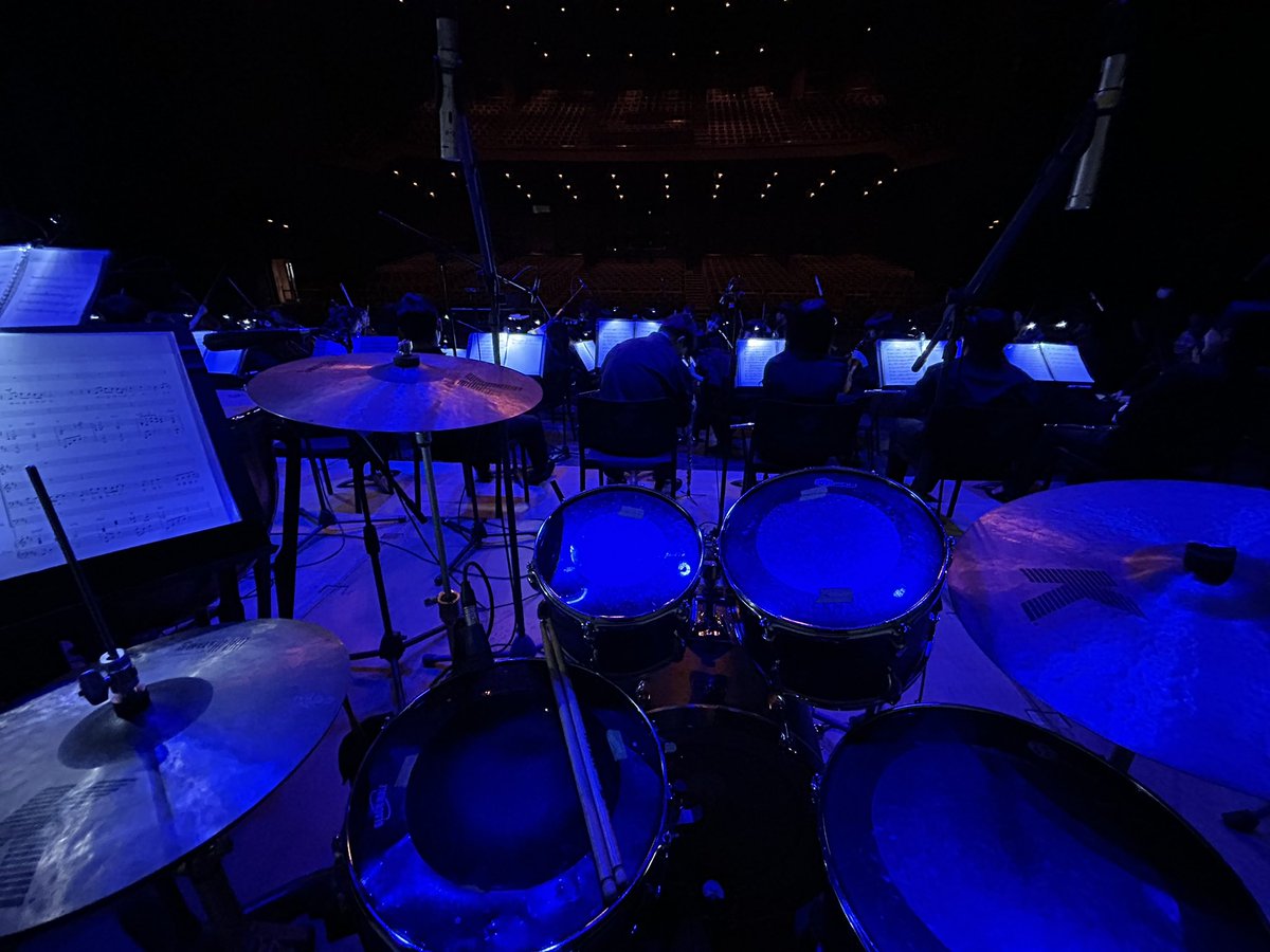 밖엔 덥고 무대는 춥고 언제 끝나요..🥲

#일상 #연주 #스팽