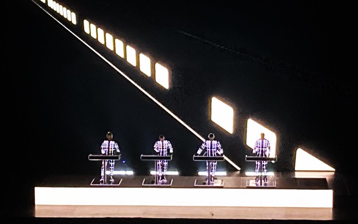 Kraftwerk ascendió a mi concierto #1 en la vida.