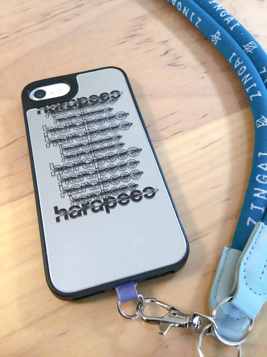 Maaako17_10's tweet photo. Mirror Phone Case届きました😆✨
harapecoのロゴがカッコいい💕
ミラーも輝いていて、ずっと使ってるスマホが新品になった気分です😂w

フォンタブストラップを付けて、いぶなー感増せて嬉しい🥰
大切に使いたいと思います🎶

#harapeco
#Eveくん
#MirrorPhoneCase https://t.co/CfDzRbRQ2k