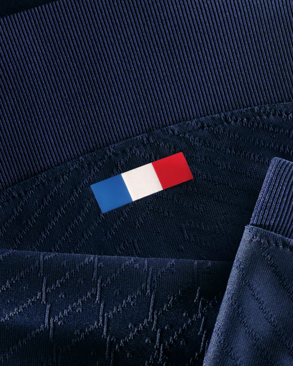 nikefootball's tweet photo. Paying homage to PSG’s classic design, the Paris Saint-Germain 2023/24 Home Shirt updates the early 2000s kit for a new generation of footballing entertainers.
@psg_inside #NikeFootball https://t.co/VTsYiRFHj1