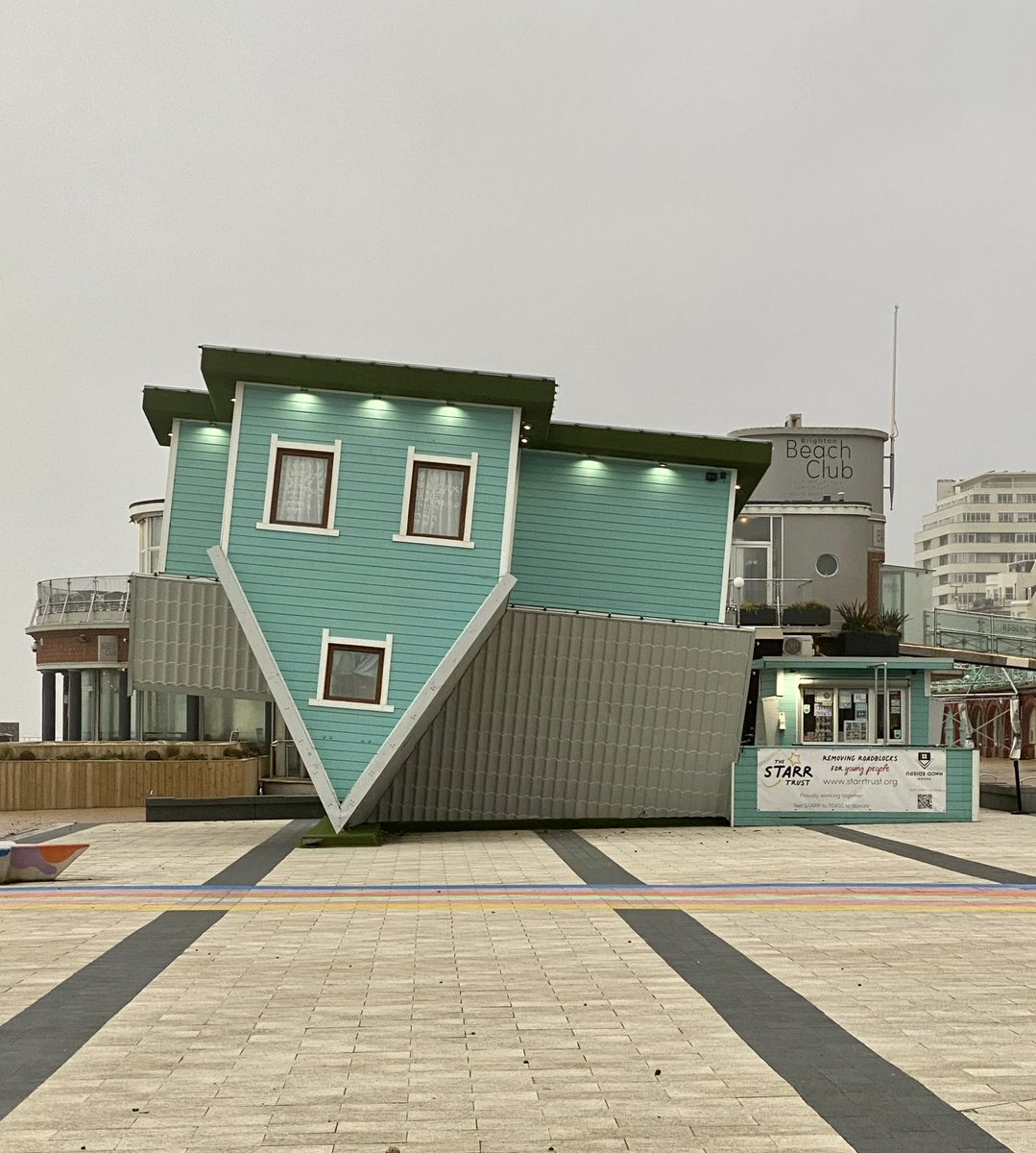 @DailyPicTheme2 A #strange house on #Brighton sea front. Perhaps Lionel Richie made his Dancing on the Ceiling video there. #DailyPictureTheme