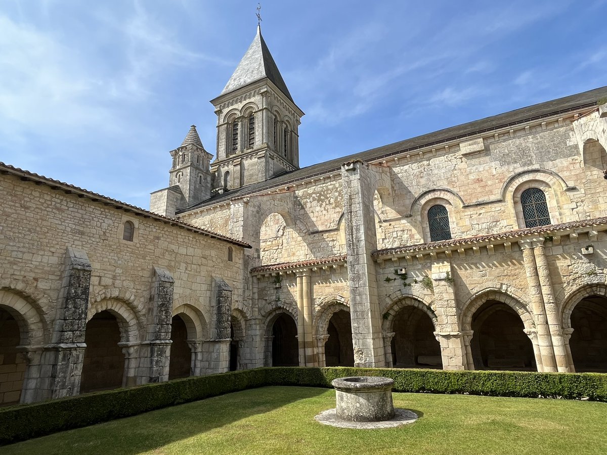 tomrobsontenor's tweet photo. Fab performance last night of @JobyTalbot’s #PathofMiracles with @TenebraeChoir in this stunning Abbey in Nieul Sur L’autise as part of the Festival Les Voûtes Célestes. #choralmusic #choir #ilovemyjob #astonishingabbey https://t.co/m16HCvM0oj