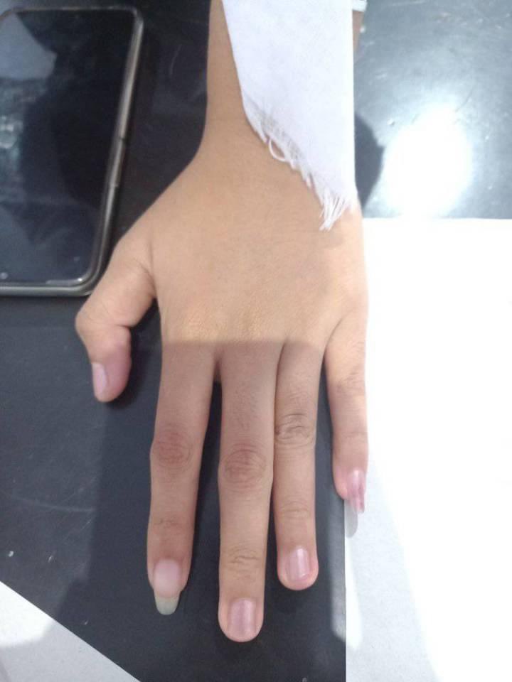 sosmedkeras's tweet photo. Hanya foto jari cewek https://t.co/tAjGPOmzn4