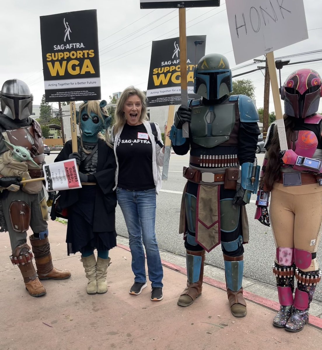 While on the picket line 🪧 as a @sagaftra member in solidarity 👊🏼with @WGAWest its awesome to make new friends! Both from earth 🌎 & other planets! 👽😁#picketpals #wgastrike #wga #wgastrong #SAGAFTRAstrong #sagaftra #solidarity #earth #Aliens #newfriends @heidiwillis #prewga