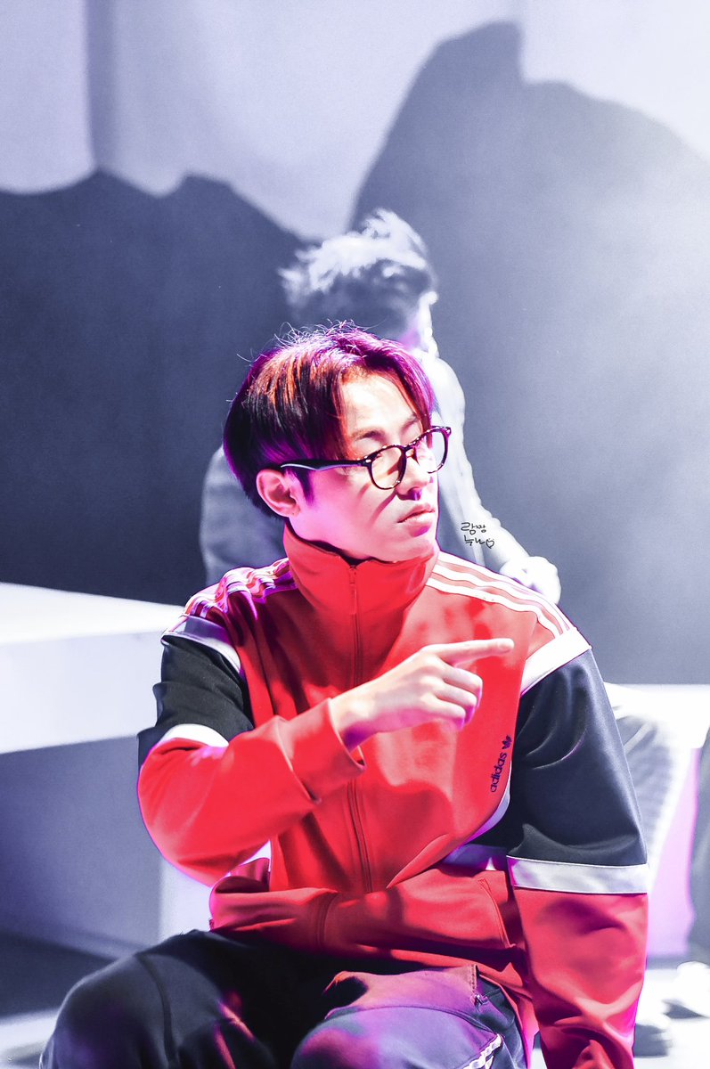 raming8989's tweet image. 0529 2시 낮공 도넛 커튼콜

#연극 #도넛 #극단소년 #유권