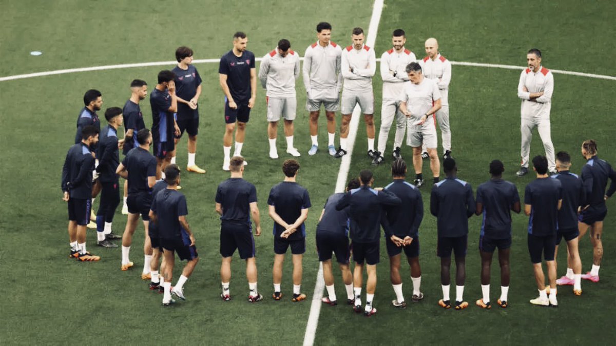 14eduSanina's tweet photo. Llegó el día. Disfruten de las horas previas, aprieten los dientes y honrad el escudo. NADIE LA QUIERE COMO NOSOTROS, @SevillaFC. https://t.co/FWZ64ZtjTa