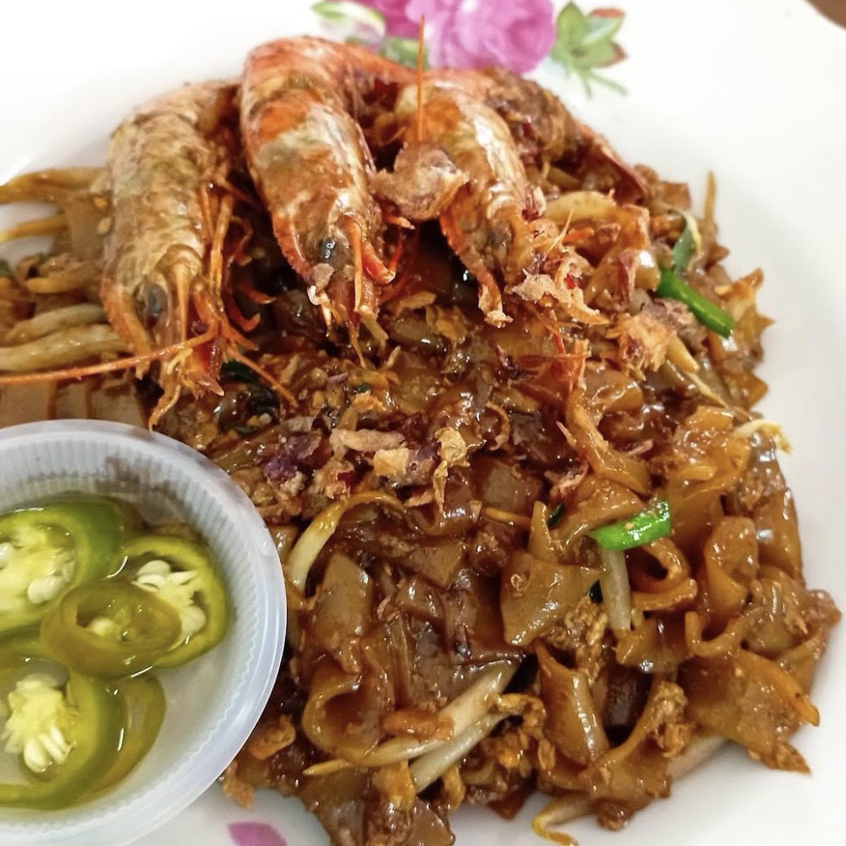 klfoodie's tweet photo. Kedai Kopi Klasik menarik di Ipoh 😍☕

Ha kalau bercuti di Ipoh, boleh singgah Kedai Kopi Yeop. Selain Kopi Yeop, Mee Kari 🍜, Keutiau Goreng 🦐, Roti Titab 🍞 pun ada! https://t.co/eoZriPAgeY