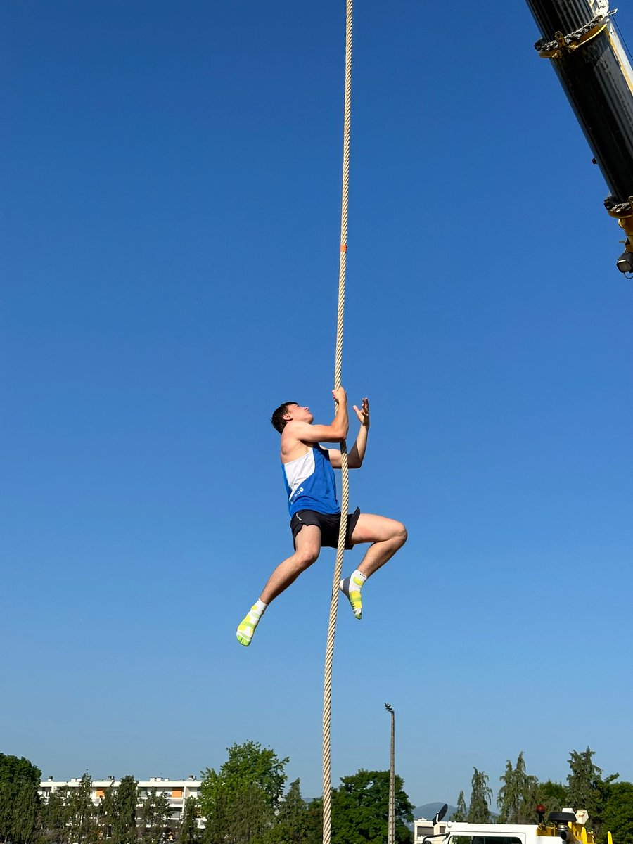 sdis38's tweet image. 🏆 52 sportifs du @sdis38 étaient à Riom samedi pour les épreuves athlétiques du challenge régional #PSSP. Une belle moisson de médailles pour les isérois : 19 podiums individuels, 1 podium par équipe et 9 qualifiés pour la #FINAT le 1er juillet à Saint-Étienne. Bravo à tous ! 👏