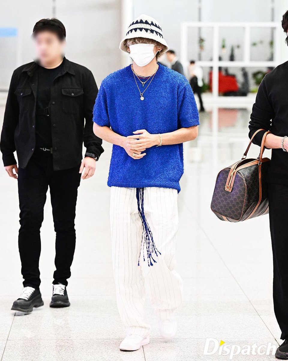 OT7_BIAS_'s tweet photo. Bts v secretly departure from Incheon international airport 🥹🥺

His Airport is so cool  😎

#TAEHYUNG #CelineBoyV https://t.co/mtj73PqtGR