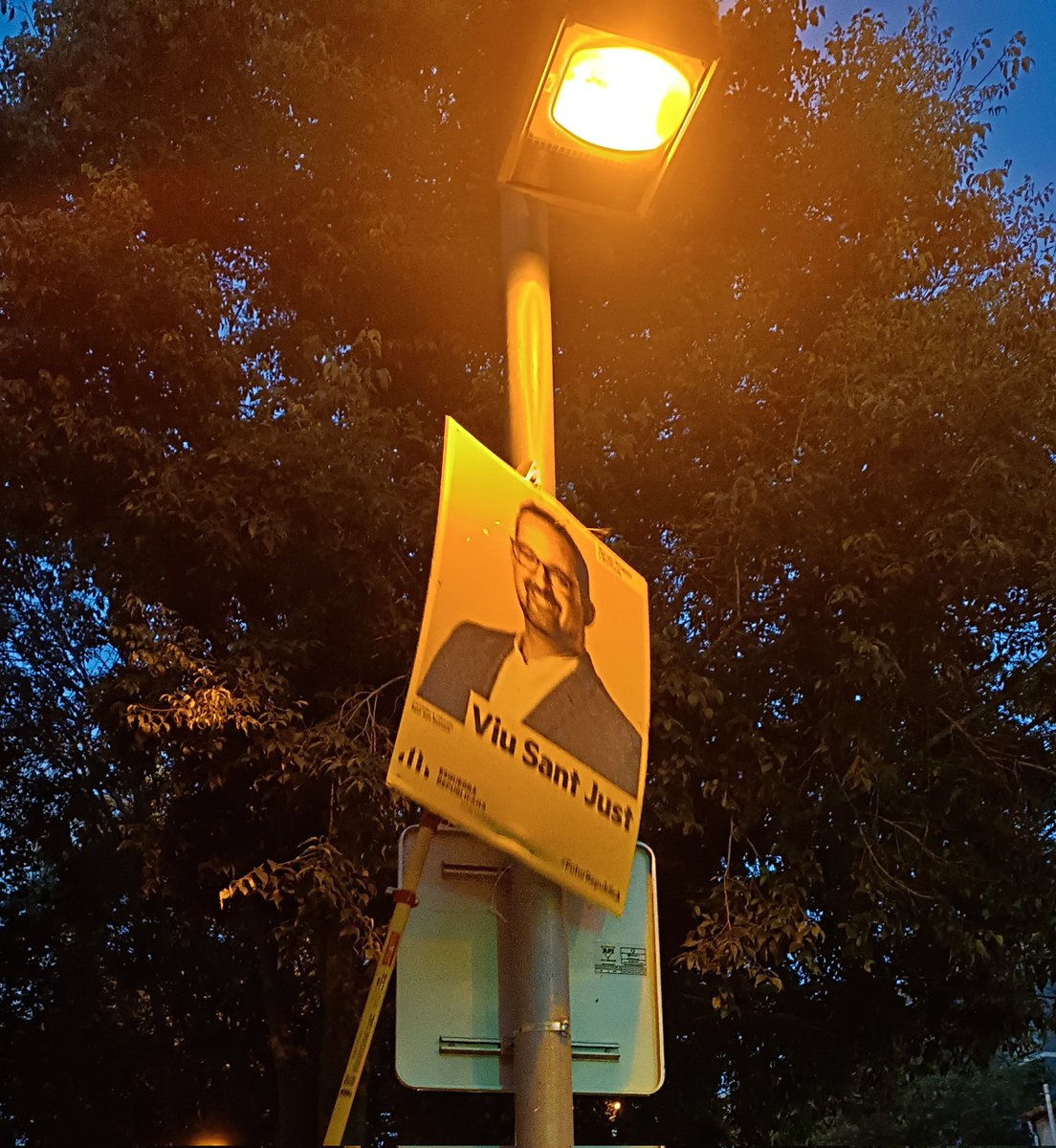 Ei! 👋

Ahir tocava escamot de neteja del material de campanya dels carrers de #SantJust 

Si ens hem deixat algun cartell, si us plau, feu-nos-ho saber 🙏

Ja sabeu, xarxes habituals o WhatsApp📱al 661 98 63 37