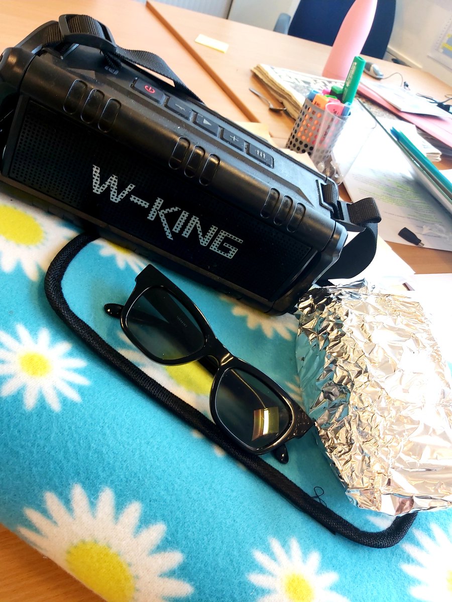 Working on the Strike playlist for today's Gies Piece protest picnic, in support of ASOS and all our colleagues fighting for the sector. Fancy a chat @GraemeDeyMSP ? I've got a few hundred colleagues who'd be happy to share a pincnic blanket with you...
<a href="/EISFela/">EISFela</a> 
<a href="/GarryRoss/">Garry Ross</a>