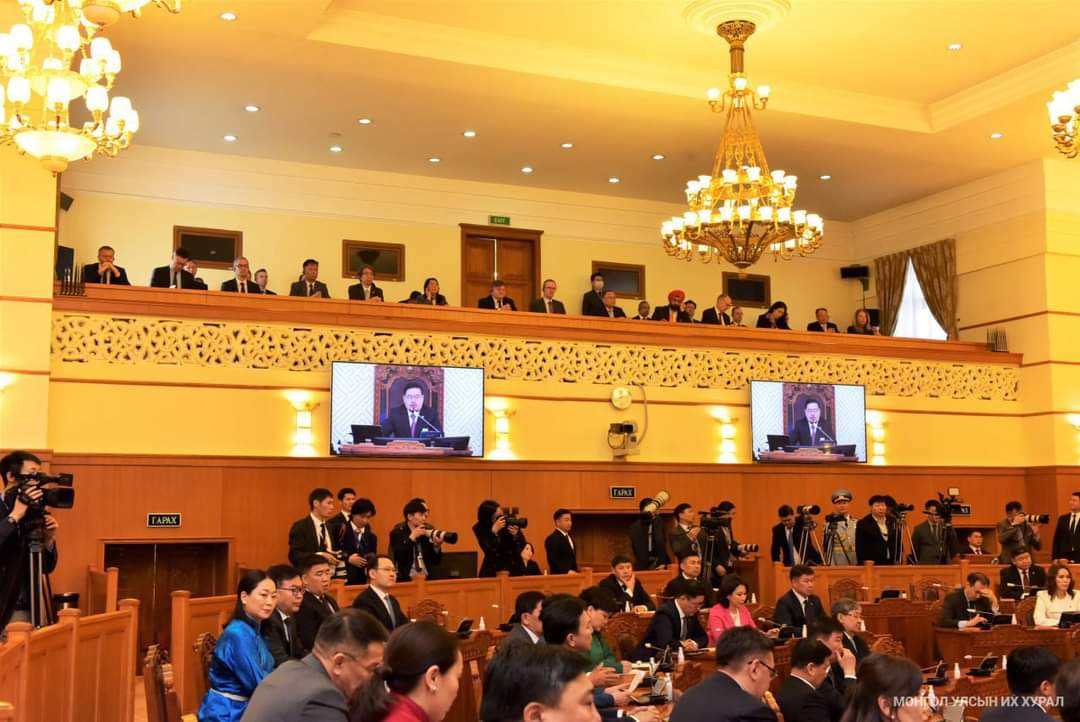 Үндсэн хуульд орсон өөрчлөлт:

1.УИХ нэг танхимтай, 126 гишүүнтэй байна

2.УИХ-ын сонгуулийг холимог тогтолцоогоор явуулна.

3. Гишүүдийн 78-ыг тойргоос, 48-ыг жагсаалтаар сонгоно. 

Төслийг УИХ-аар эцэслэн батлав. 2023-05-31-ний өдөр.