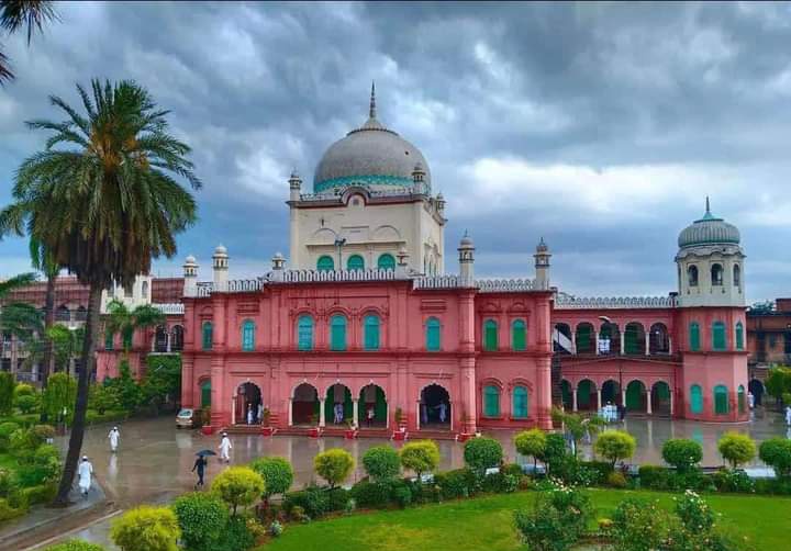 __Inamulhasan__'s tweet photo. اس بزم جنوں کے دیوانے ہر راہ سے پہنچے یزداں تک.
ہیں عام ہمارے افسانے ، دیوار چمن سے زنداں تک.
سو بار سنوارا ہے ہم نے، اس ملک کے گیسوئے برہم کو.
یہ اہل جنوں بتلائیں گے، کیا ہم نے دیا ہے عالم کو.
 
(ریاست علی ظفر بجنوریؒ)

#یومِ_تاسیس_دارالعلوم_دیوبند
#DarulUloomDeoband https://t.co/Dxzn3D7uhC