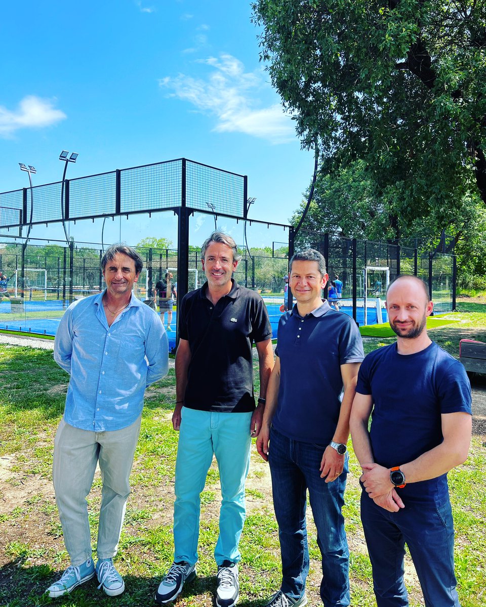 [Terrains de Padel couverts] 
<a href="/Allin_Group_/">All In Group</a> poursuit son développement avec la construction de 4 Padel en couverture photovoltaïque. 
12 tennis-11 Padel-1 Beach Tennis-1 resto. #Grasse 
Unique dans la région, 640 licenciés en 3 ans. <a href="/thierryascione/">thierry ascione</a> <a href="/tsonga7/">Jo-Wilfried Tsonga</a>