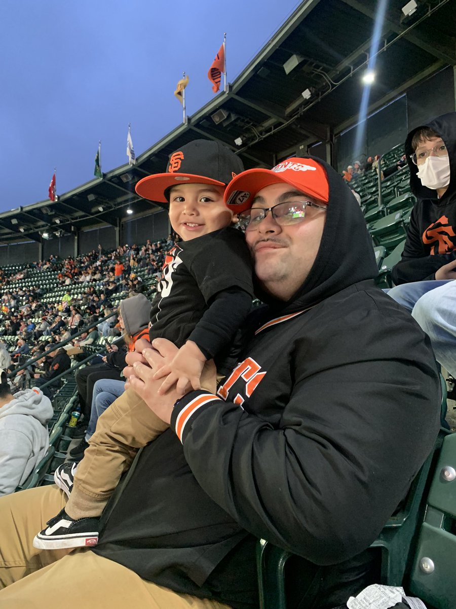 LoveAlwaysMina's tweet photo. Julian’s first Giants/ Baseball Game 🖤🧡 https://t.co/8SR6gEc8Em
