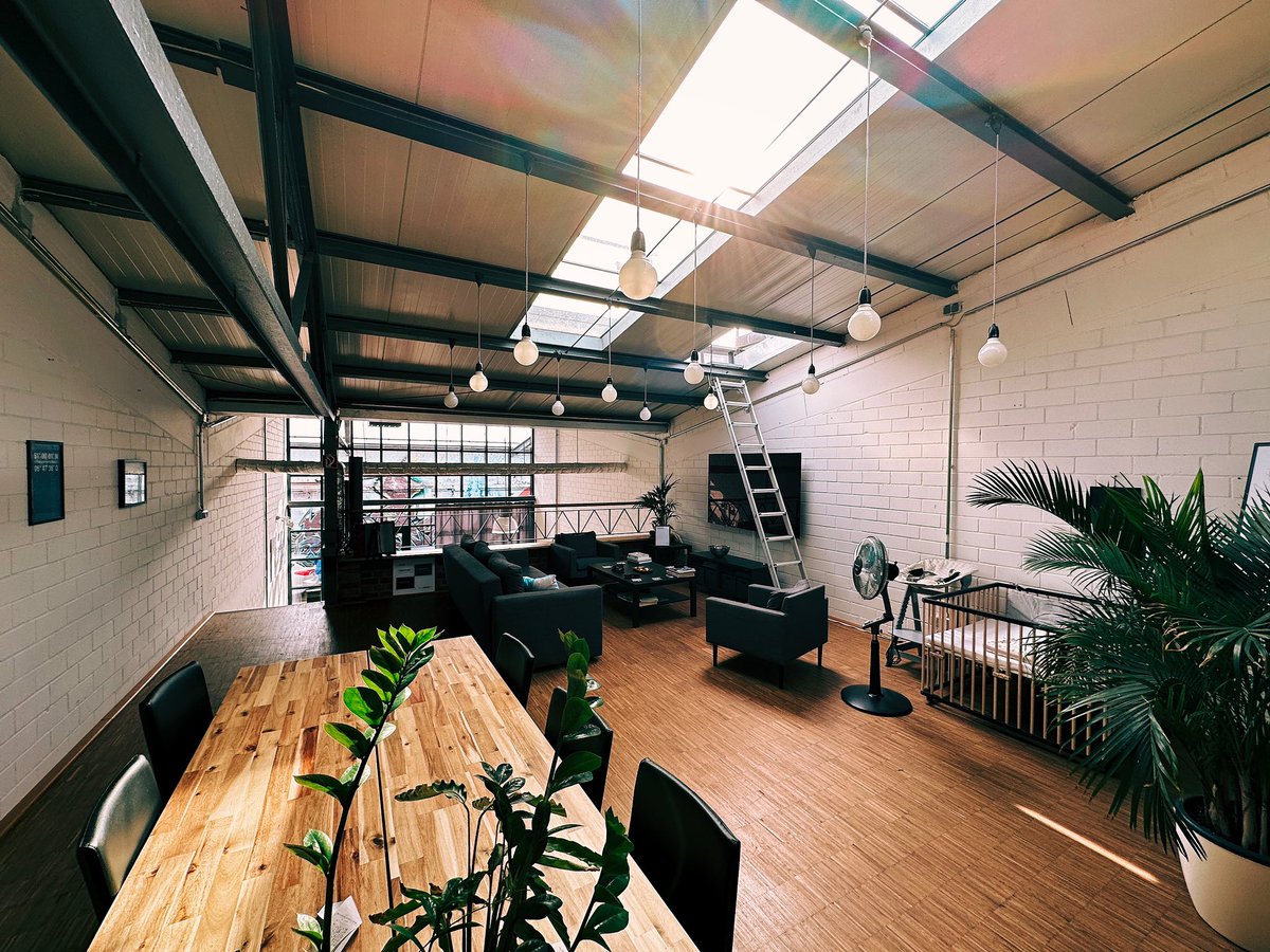 HypercodeStudio's tweet image. Morgendliche Grüße aus dem Hypercode Office. Die Leiter zur Dachterrasse steht schon mal! 🏖️☀️🍹