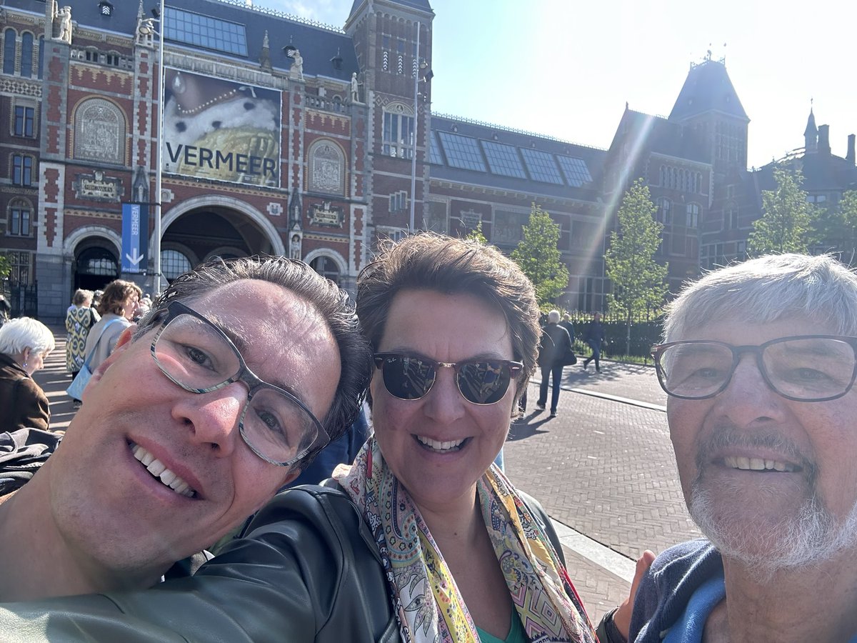 Back in my home country 🇳🇱 Celebrating 75th anniversary of my father in Amsterdam with my brother. Visiting the Vermeer exhibition 🤩 #Amsterdam #mariskajourney 🚎🐈‍⬛ PS no camper & cat this time…. 🙄