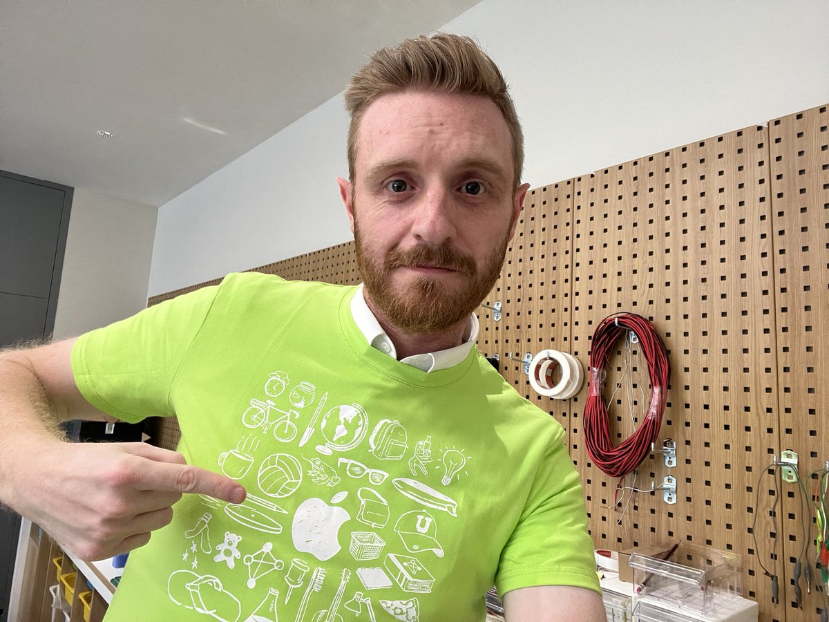 AdamHillEDU's tweet image. Big thanks to our friends at @AppleEDU for this super cool gift! I love it! More evidence that I’m the coolest principal ever! #VPASZ #AppleEDUchat #EdTech