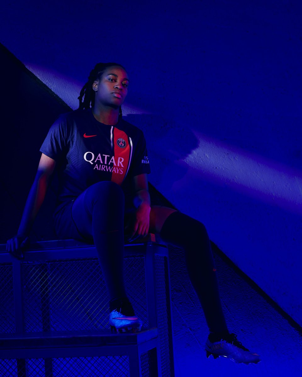 PSGが2023/2024新ユニフォームを発表。 2000年代初頭（2001-2005）の