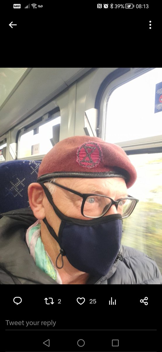 Samanth49073451's tweet image. Lovely big posh house with huge garden and a boat in Crete.

But what a rebel haha