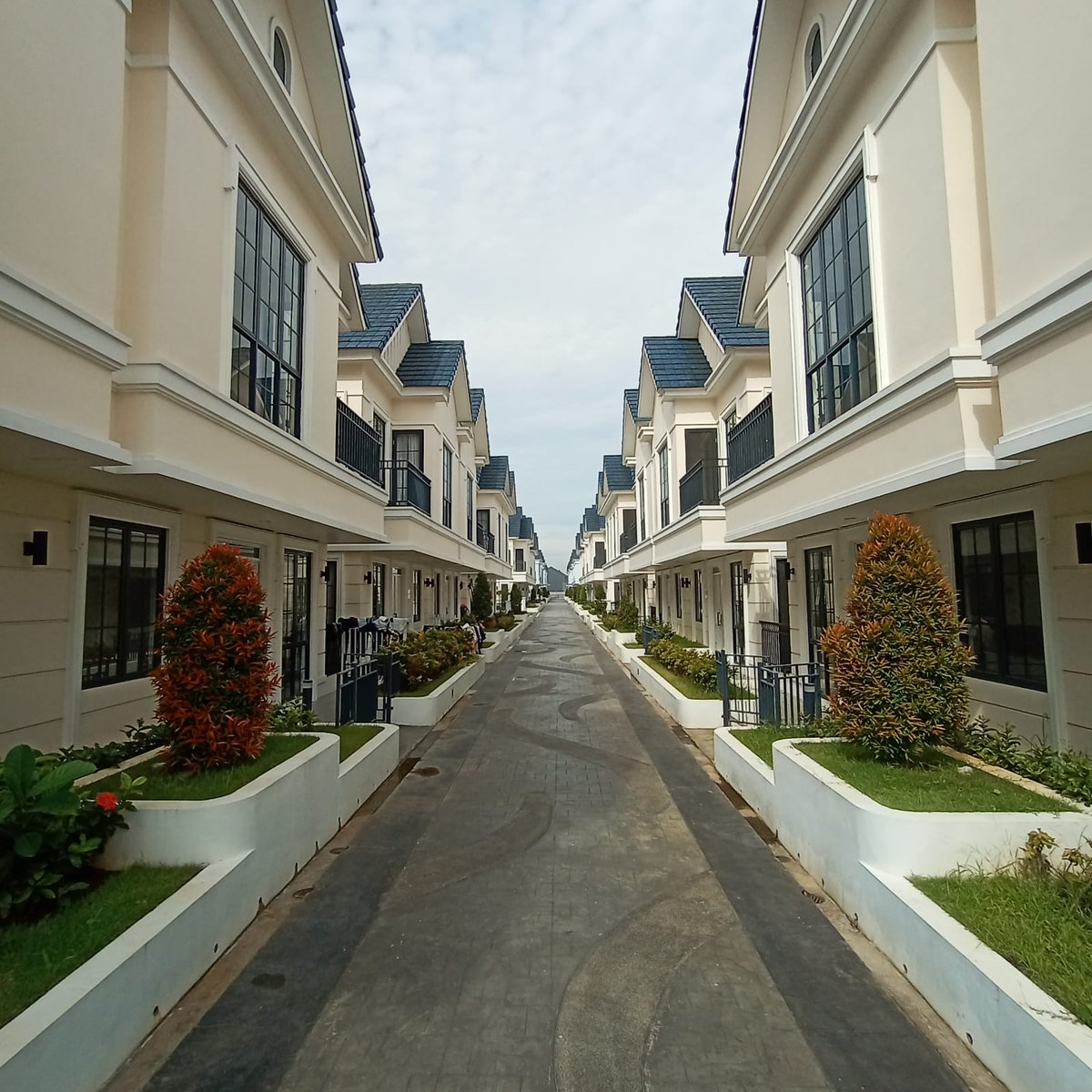 AcanSRV's tweet photo. Dijual Cepat
Rumah Double Decker di Lavon 2 Tangerang
Ukuran 9x10, 3 lantai, hadap Utara, Kamar Tidur 4+1, Kamar mandi 3+1, sudah renov, semi furnished, SHM https://t.co/JDxq01VA9n