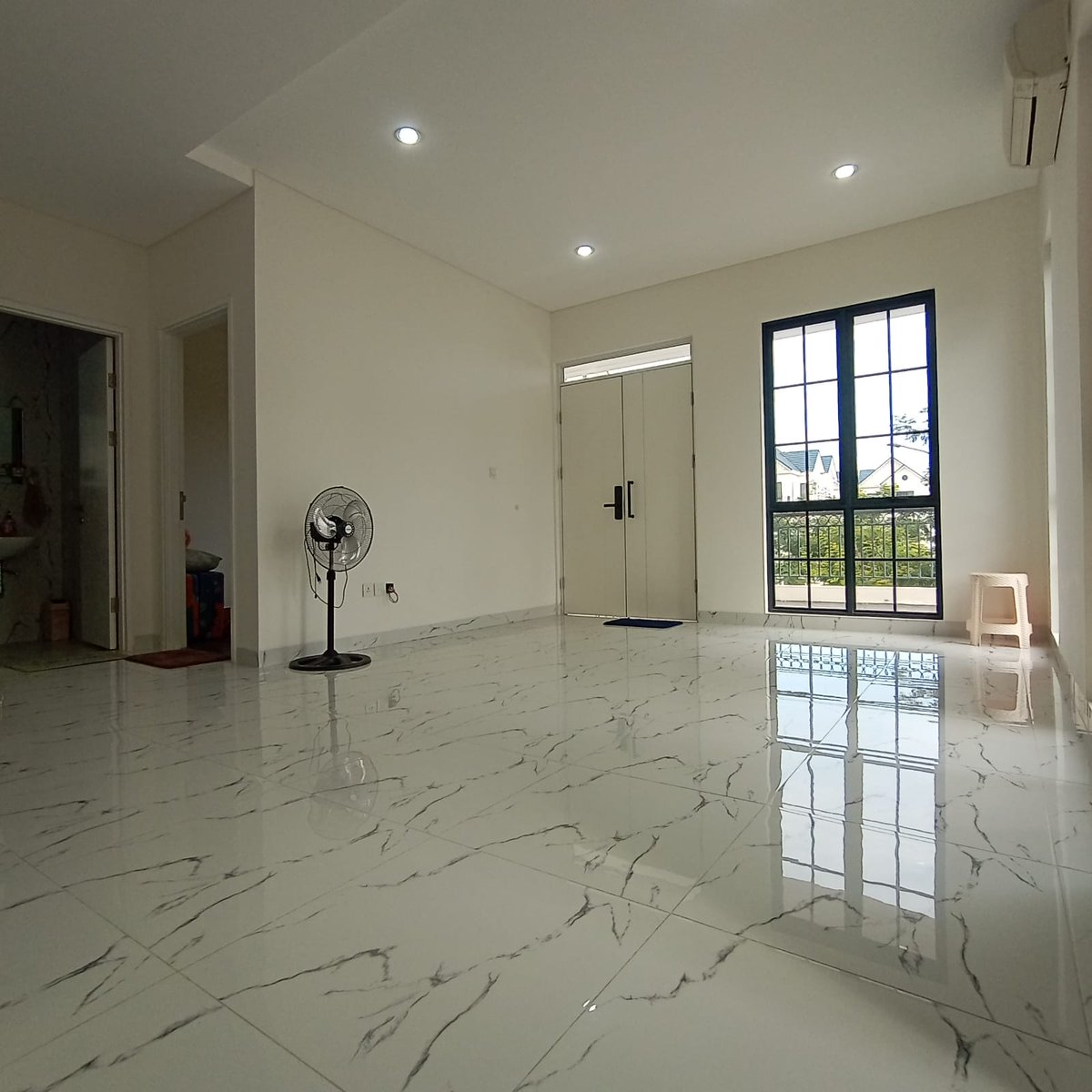 AcanSRV's tweet photo. Dijual Cepat
Rumah Double Decker di Lavon 2 Tangerang
Ukuran 9x10, 3 lantai, hadap Utara, Kamar Tidur 4+1, Kamar mandi 3+1, sudah renov, semi furnished, SHM https://t.co/JDxq01VA9n