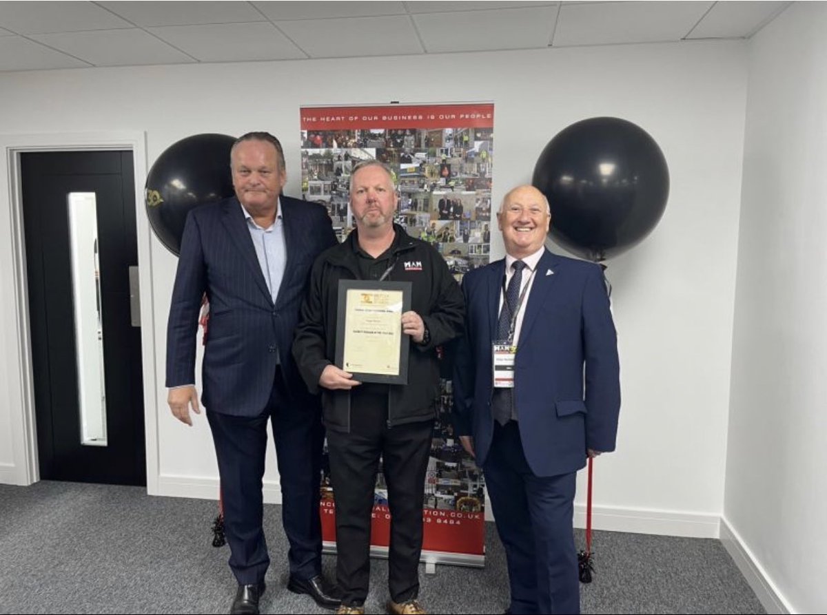 Roger Mitchell - Security Manager of the Year, Regional Winner 2023 🏆

Huge congratulations to Roger, who following his regional triumph will now be a national finalist at the @thebsia British Security Awards later this month! 

#employeerecognition #winner #securitymanager