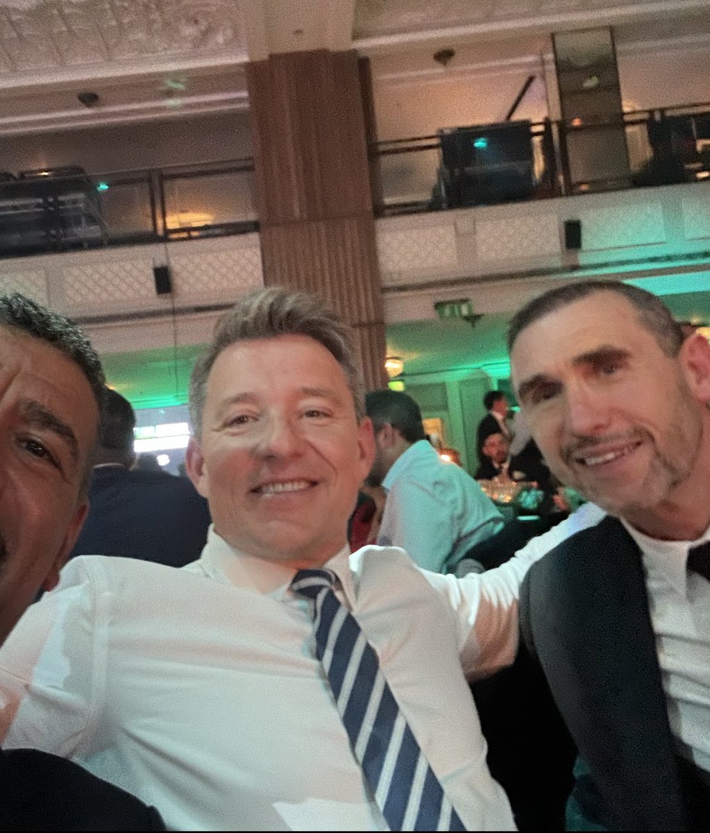 Got to see plenty of old friends & colleagues at the @LMA_Managers Awards Dinner last night. No surprise Pep getting the manager of the year trophy 🏆 lovely company @benshephard @martinkeown5 & a well deserved special award for @LouMacari10 👏🏼👏🏼 for his work with the homeless