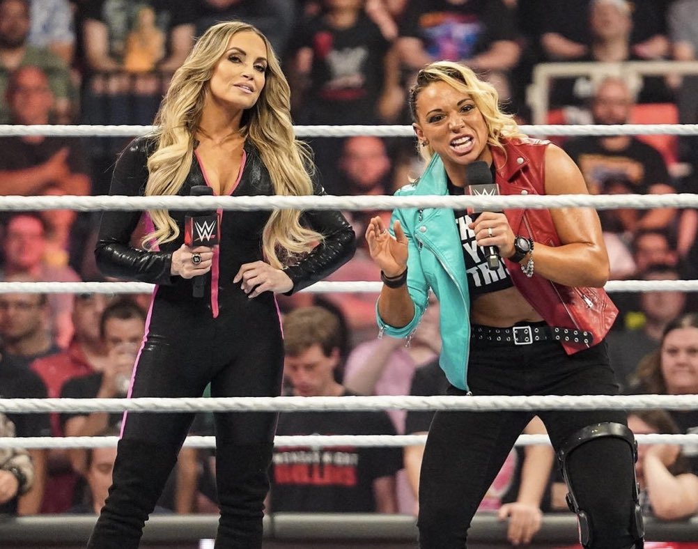 It has been less then a month and she is already allied with a #HallOfFamer Trish Stratus and feuding with Becky,wow https://t.co/Yq44UGeBHP