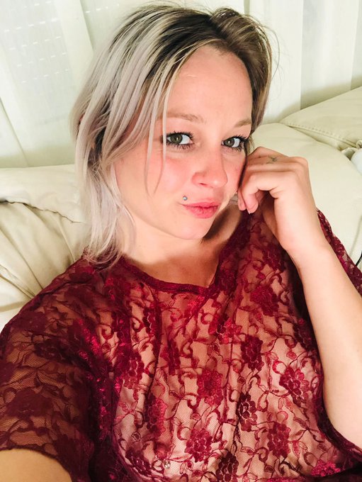 Good morning, I woke up feeling wet and horny😏😍 maybe you can help me cum 💦  https://t.co/0PPBNz2pnH https://t